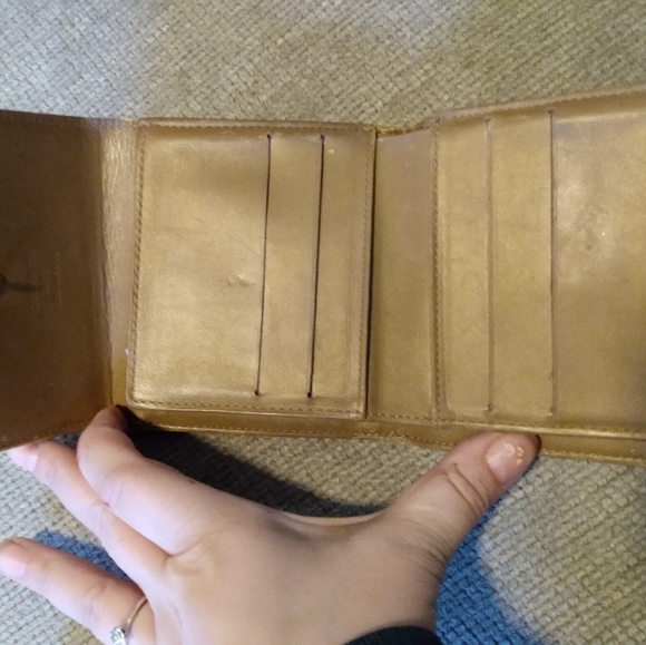 PENDING TRADE ❣️ 🎉SALE - Louis Vuitton wallet - Picture 5 of 10